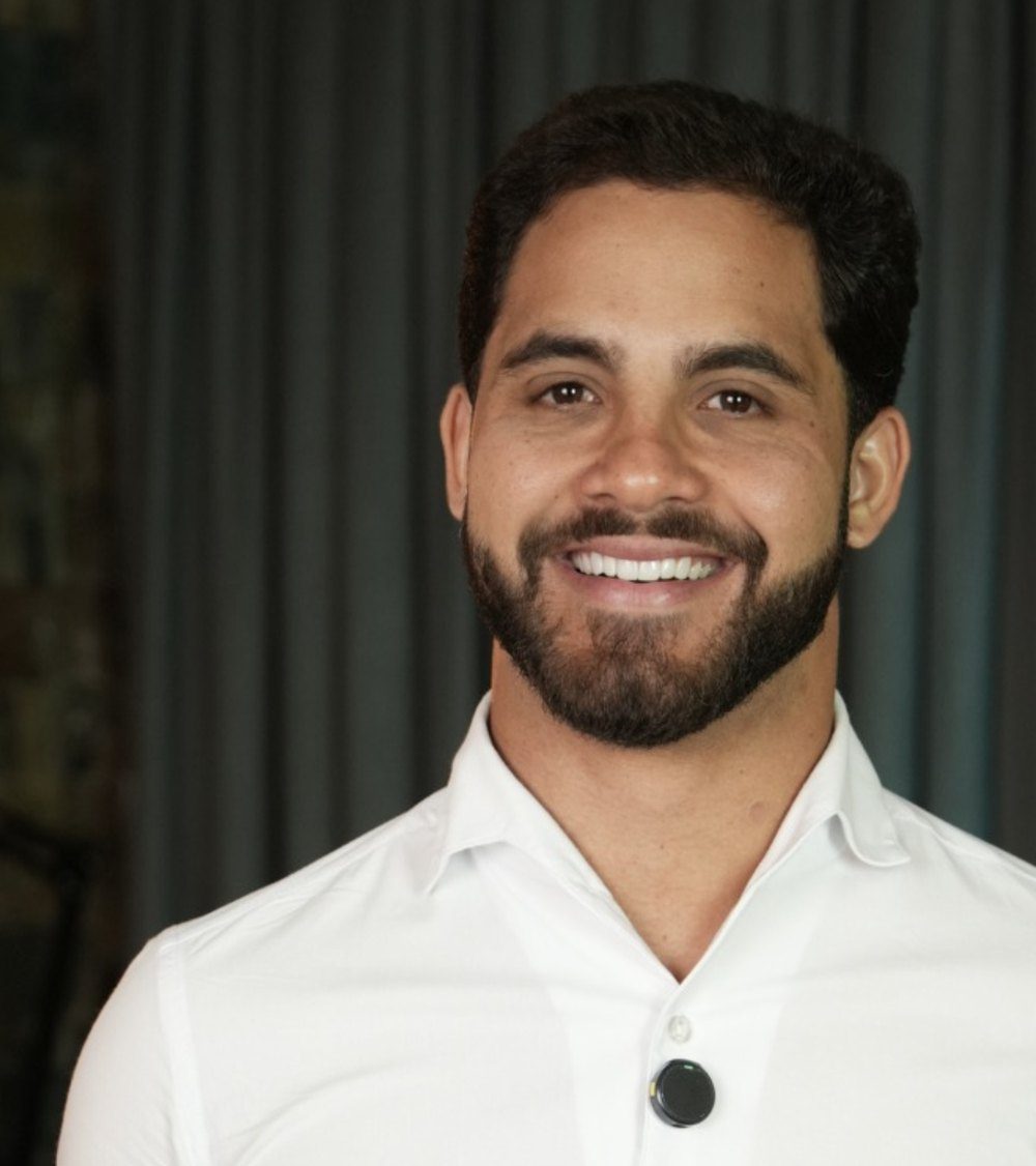 Tawan, contador responsável da Yuzcont, sorrindo